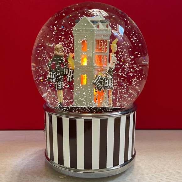 henri bendel snow globe Diamonds are a Girls Best Friend Lights Up - Picture 3 of 7